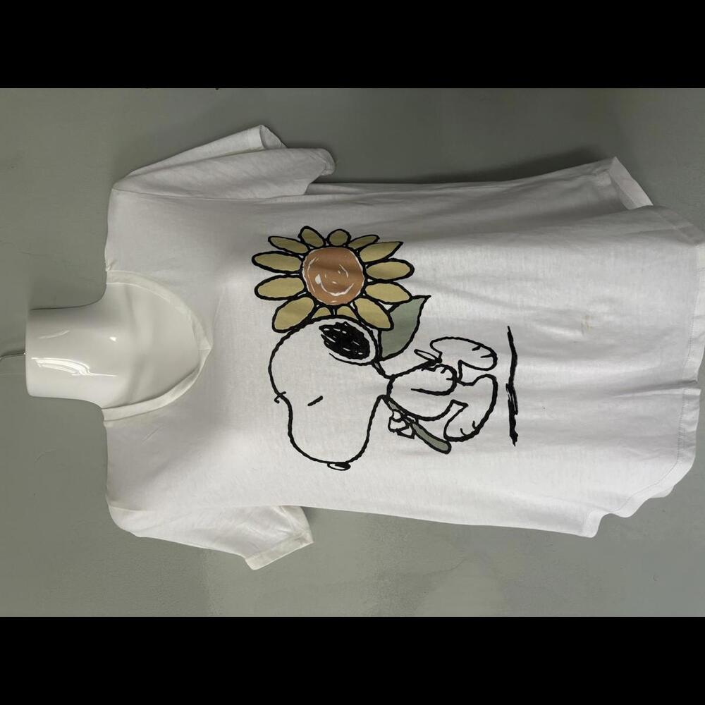 Women’s Snoopy Daisy White T-shirt size M